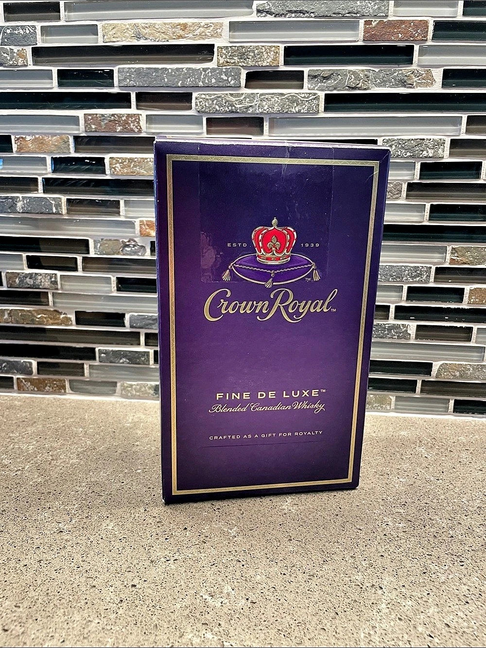 Crown Royal Fine De Luxe Blended Canadian Whisky Box Purple